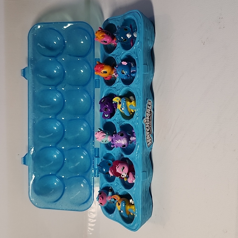 Hatchimals colleggtibles  hatchimals egg and blue case 12 pcs
